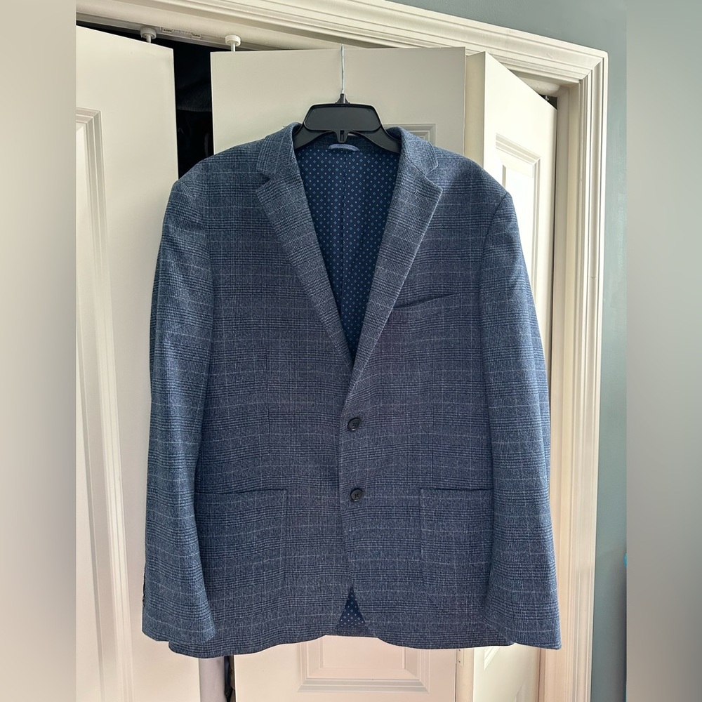 New with tags. Men’s dress coat. Crown and Ivy.